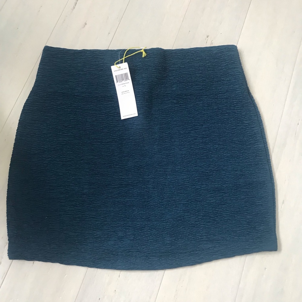 NWT BCBG  lie Skirt Large